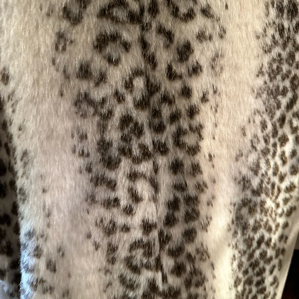 St. John Faux Fur Animal Print Coat - Picture 5 of 9